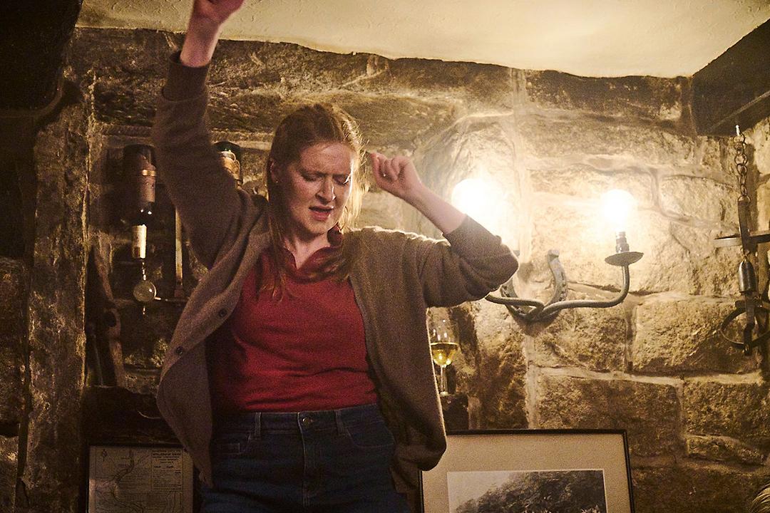 Annie dances in the pub in a scene from INCOMPATIBLE