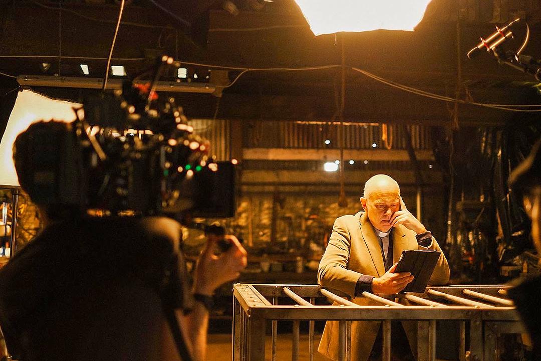 Vincent Franklin consults his script on the shoot for THE WILDS